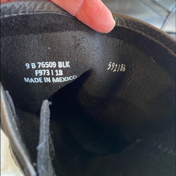 NWOT Frye Boots Size 9 - Picture 7 of 14